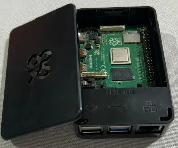 Raspberry Pi 4 Kutu orijinal (siyah)
